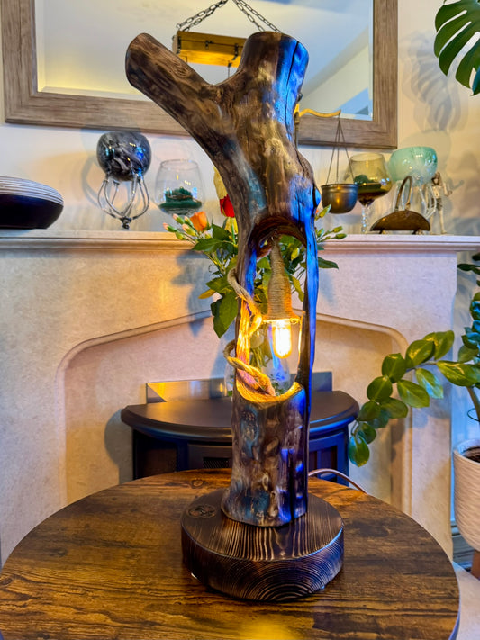 Handcrafted wooden lamp with rustic design – LuxeWood Light