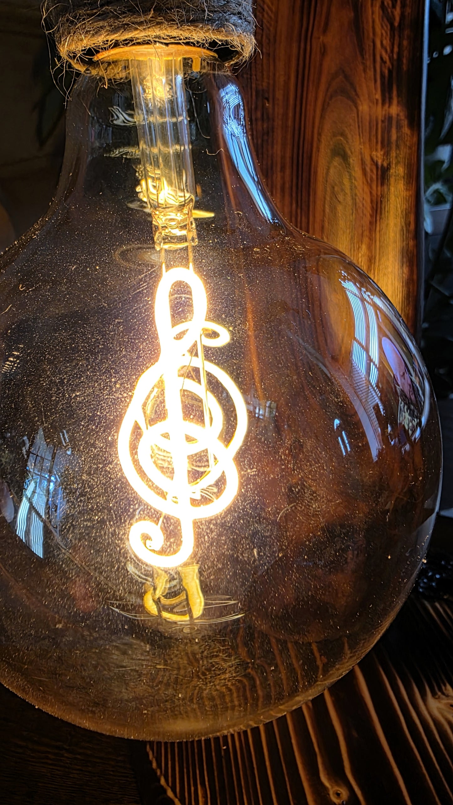 Rustic Apple Wood Music Lamp – Treble Clef Edition 🎼✨