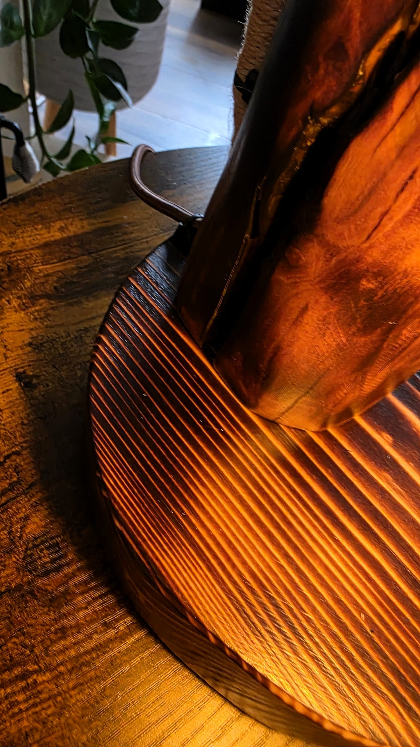 Rustic Apple Wood Music Lamp – Treble Clef Edition 🎼✨