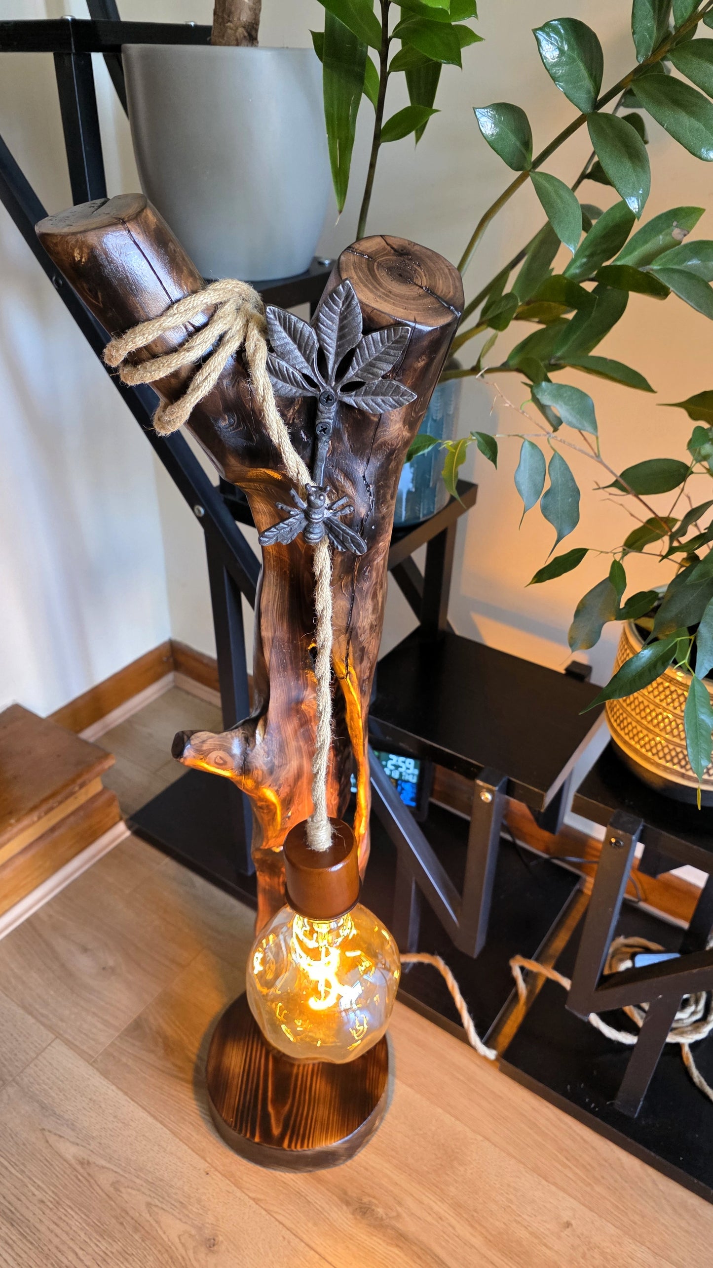 Rustic Bee & Leaf Floor Lamp 🐝🌿