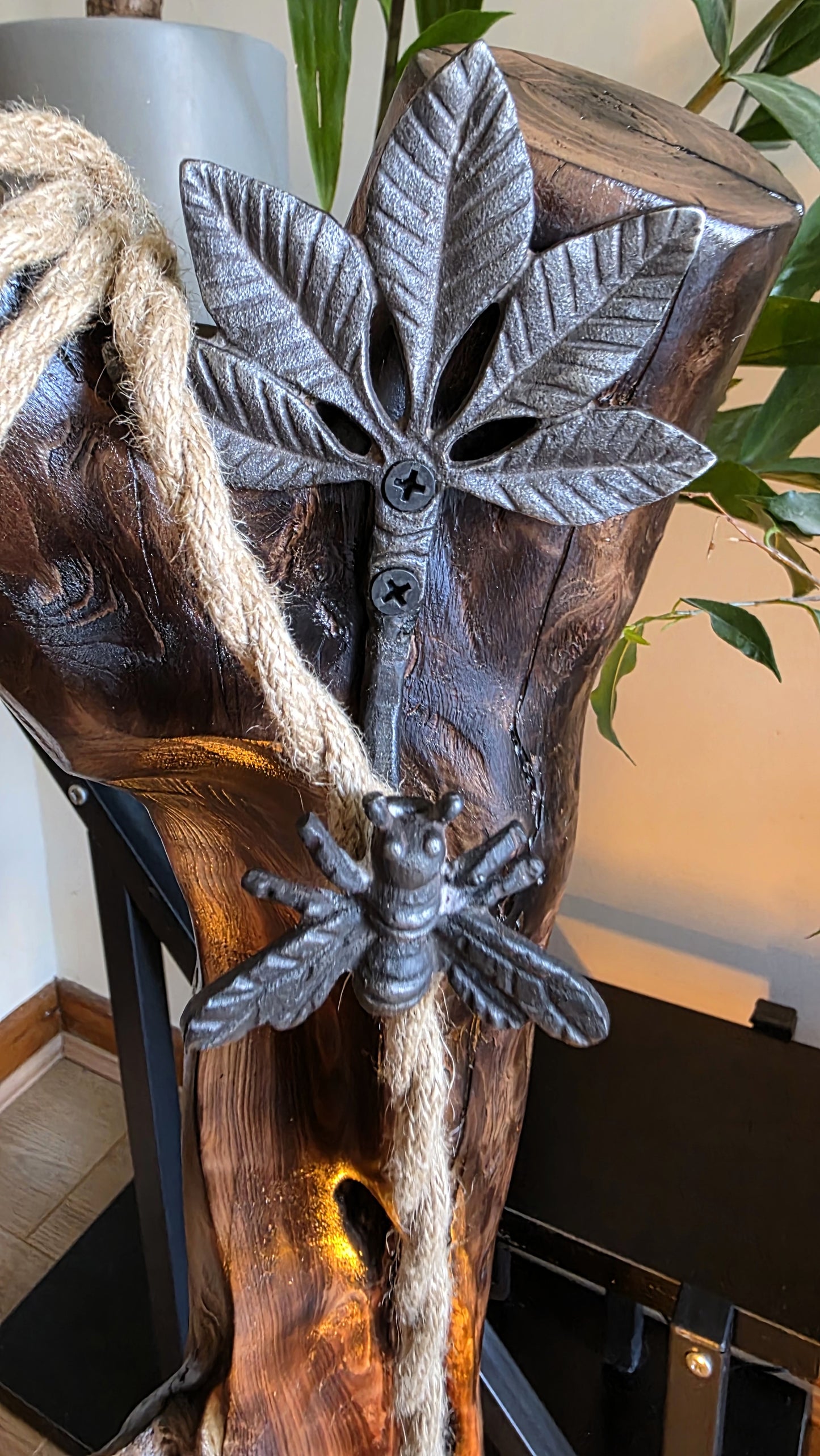 Rustic Bee & Leaf Floor Lamp 🐝🌿