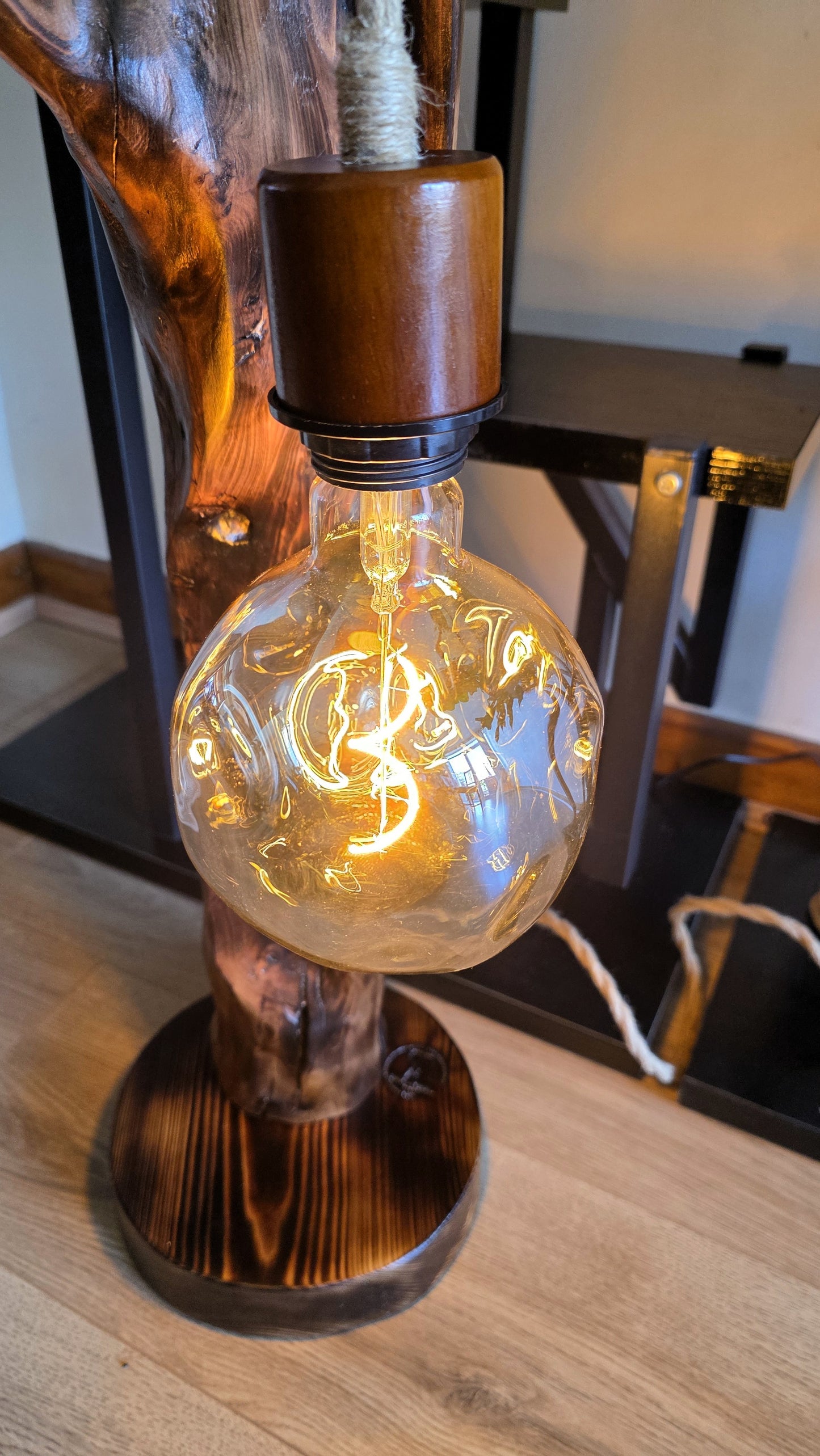 Rustic Bee & Leaf Floor Lamp 🐝🌿