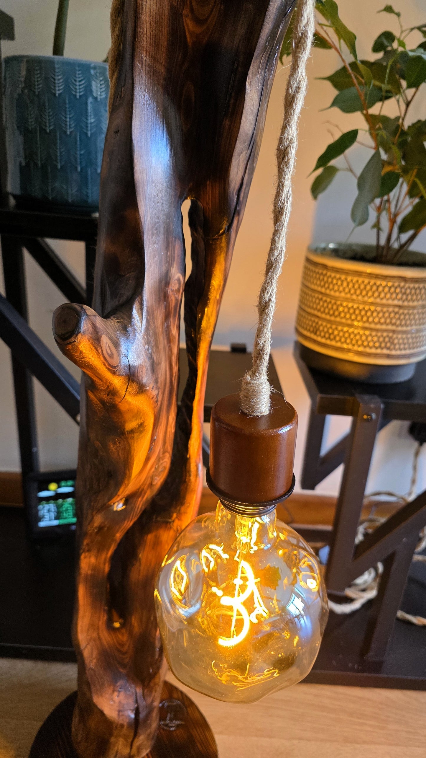 Rustic Bee & Leaf Floor Lamp 🐝🌿