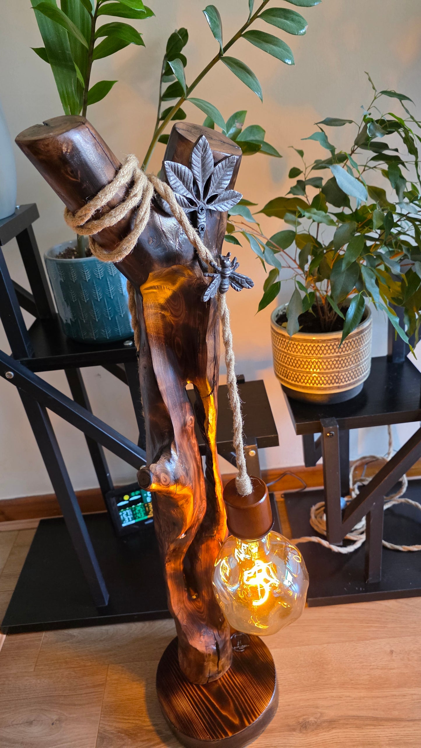Rustic Bee & Leaf Floor Lamp 🐝🌿