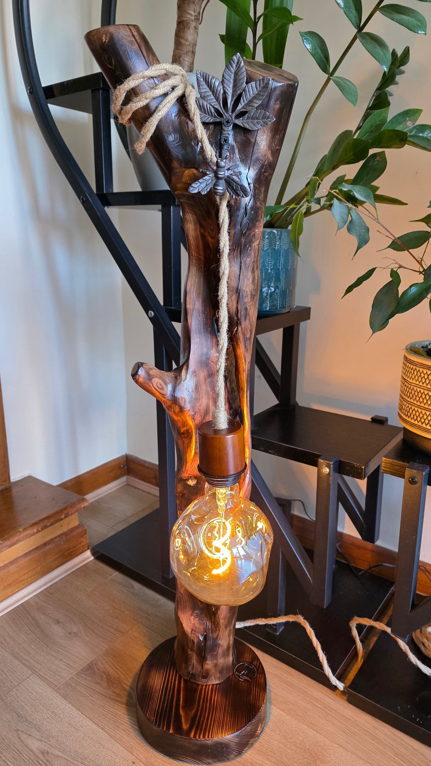 Rustic Bee & Leaf Floor Lamp 🐝🌿