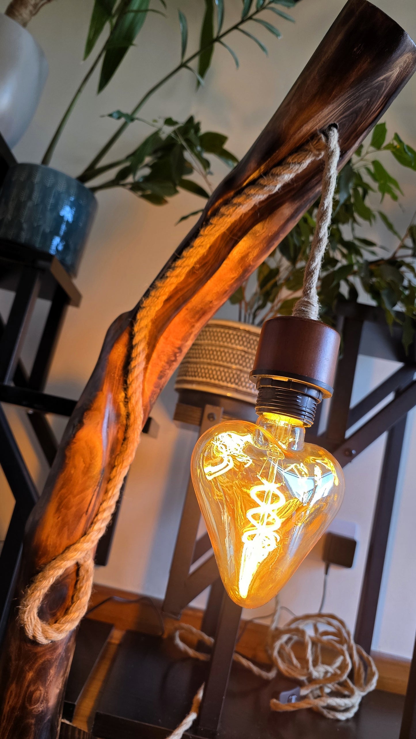 ✨ Rustic Heart Glow – Sculptural Wooden Lamp ❤️🪵