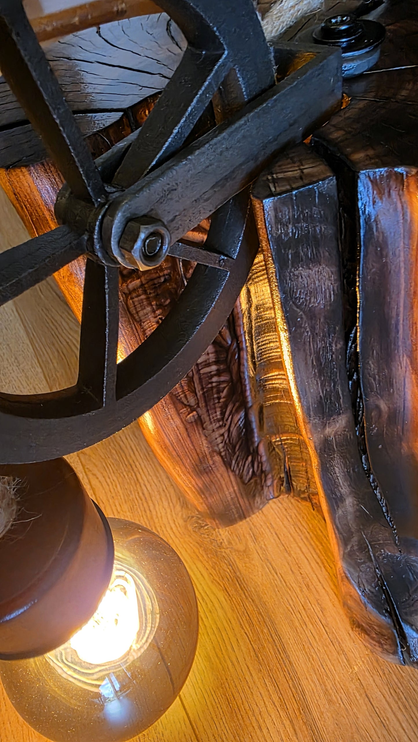 Rustic Apple Wood Pulley Lamp – Industrial Rope Light