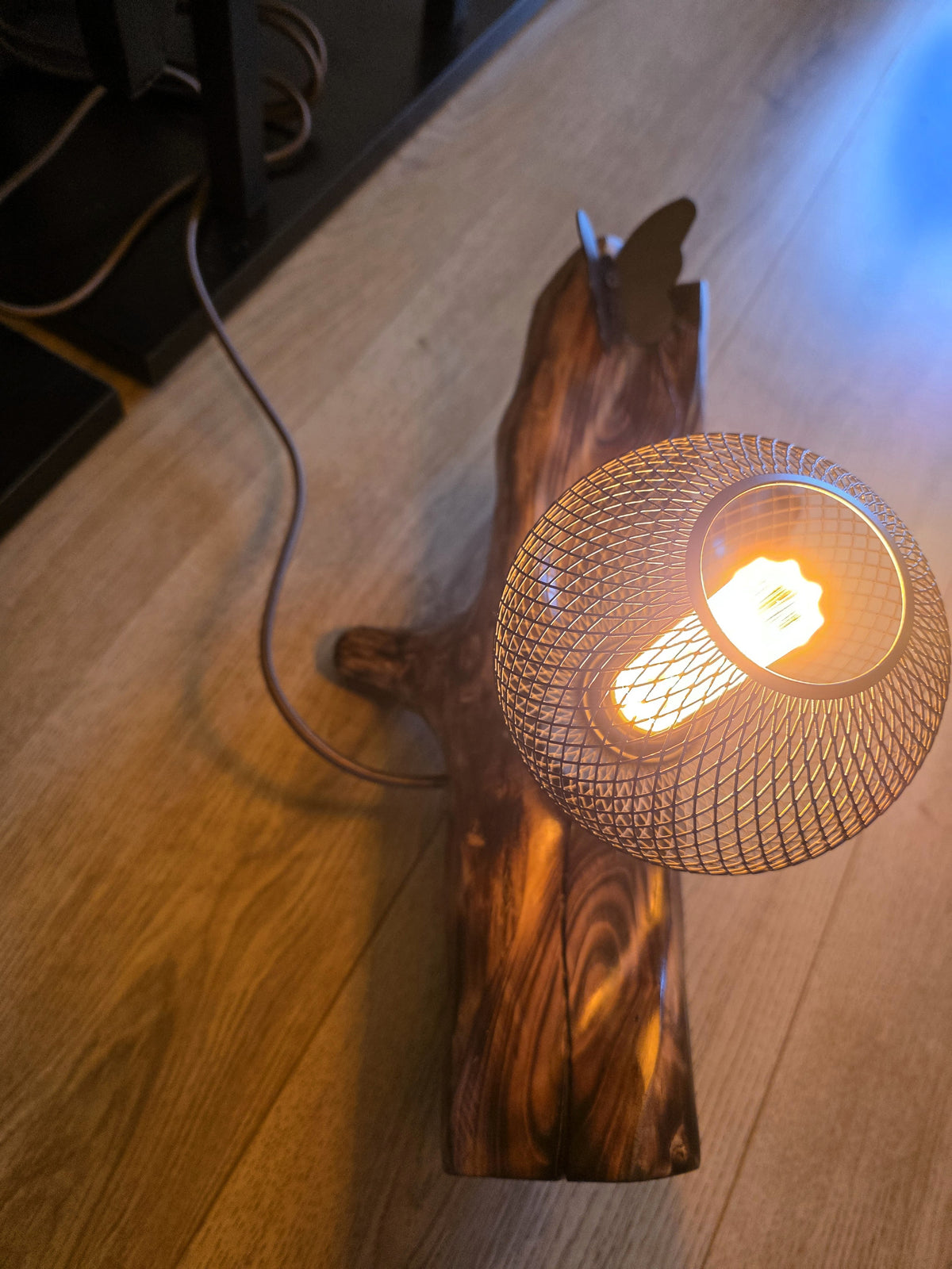 Rustic Wooden Butterfly Lamp – Metal Mesh Globe Table Lamp