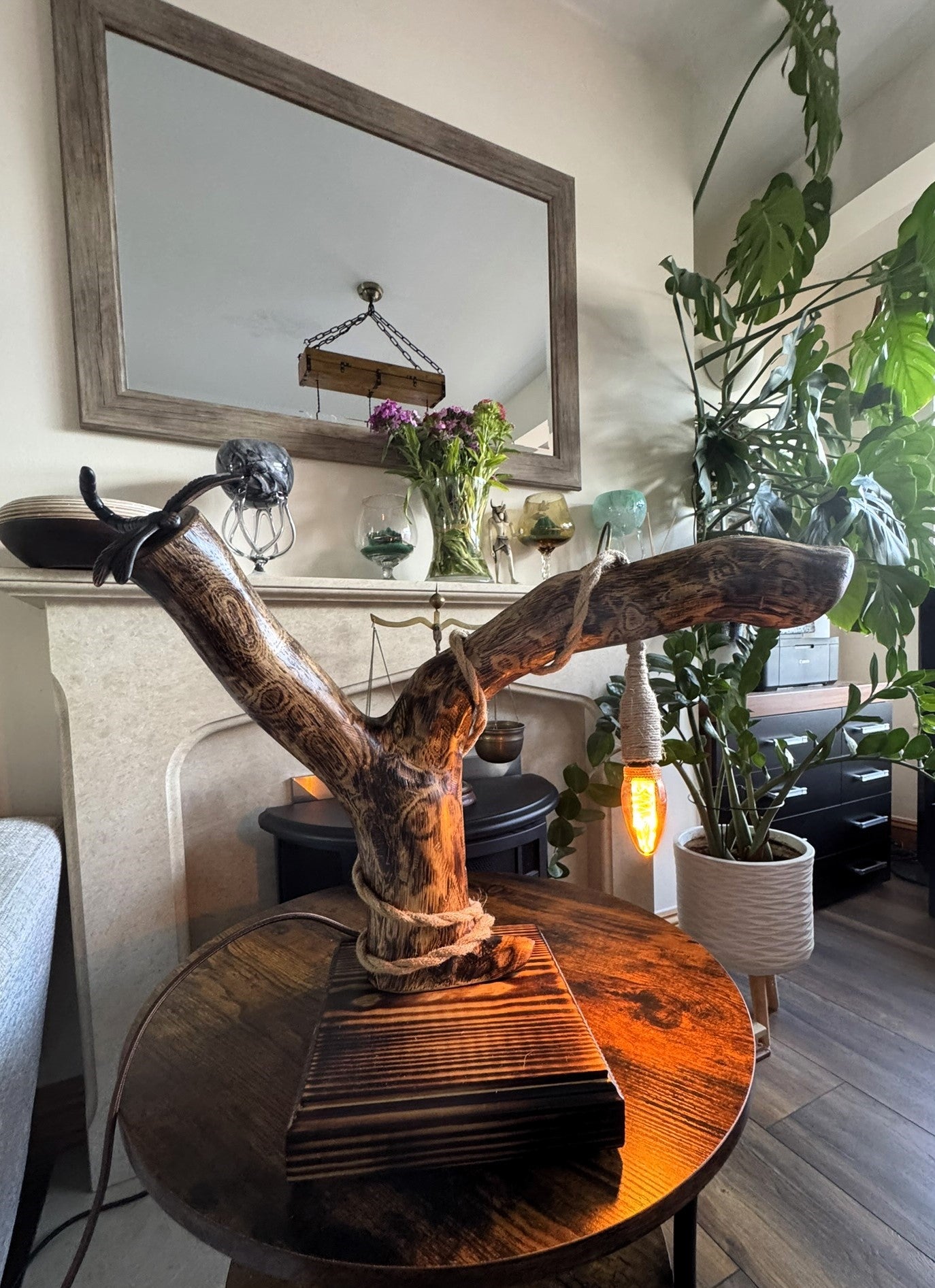 Handcrafted wooden lamp with rustic design – LuxeWood Light