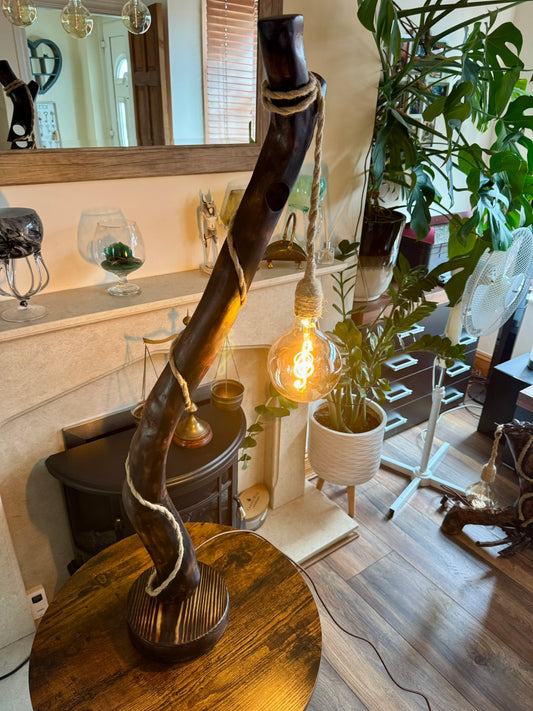 Handcrafted wooden lamp with rustic design – LuxeWood Light