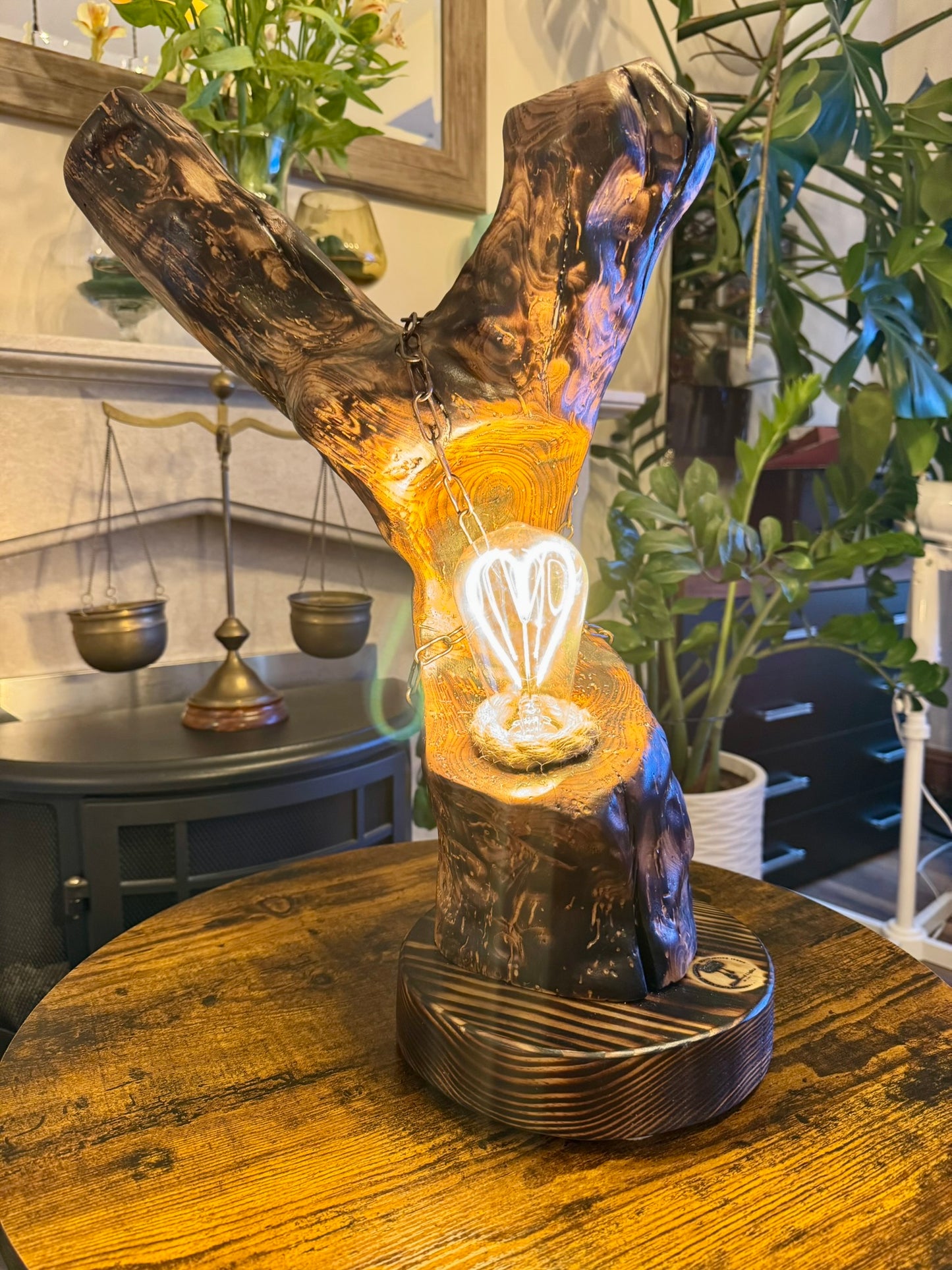 Handcrafted wooden lamp with rustic design – LuxeWood Light