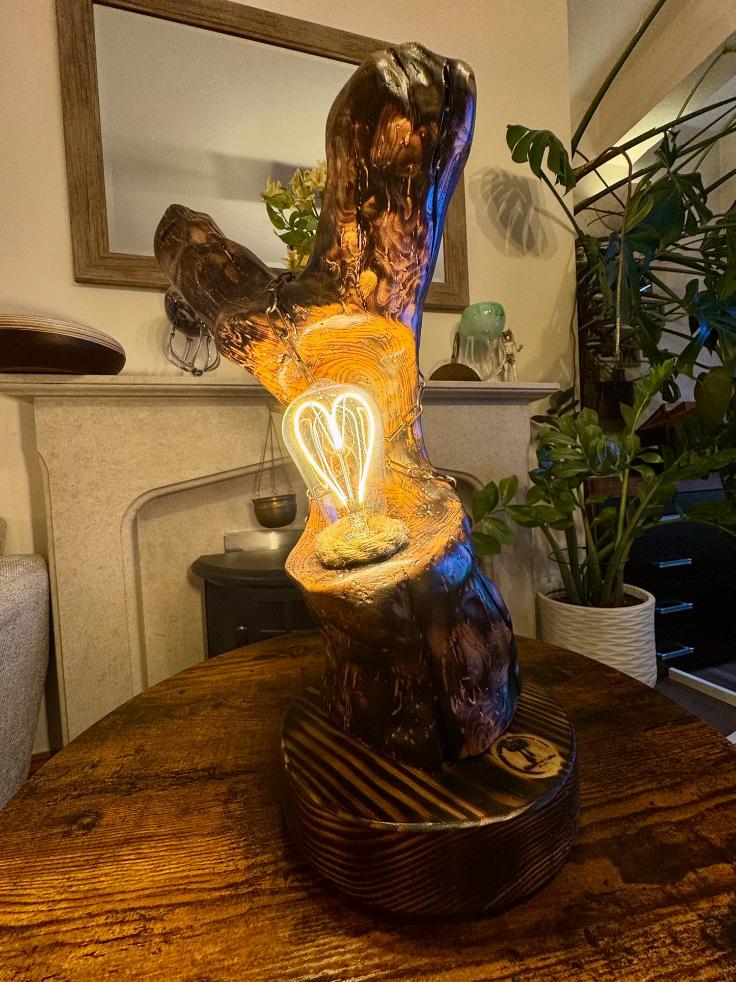 Heart of Nature – Romantic Wooden Lamp with Heart Bulb