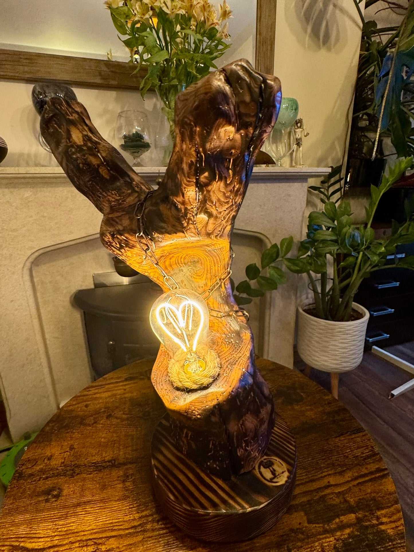 Heart of Nature – Romantic Wooden Lamp with Heart Bulb