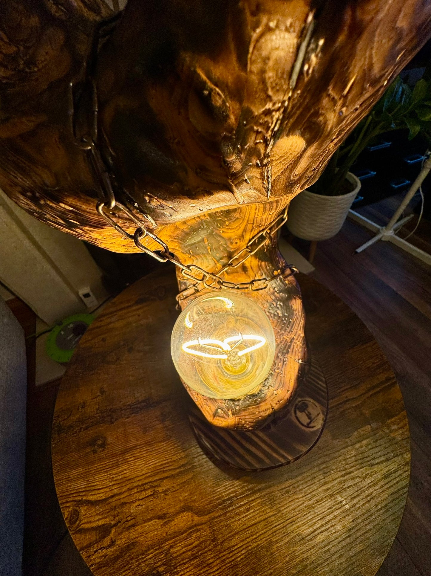 Heart of Nature – Romantic Wooden Lamp with Heart Bulb