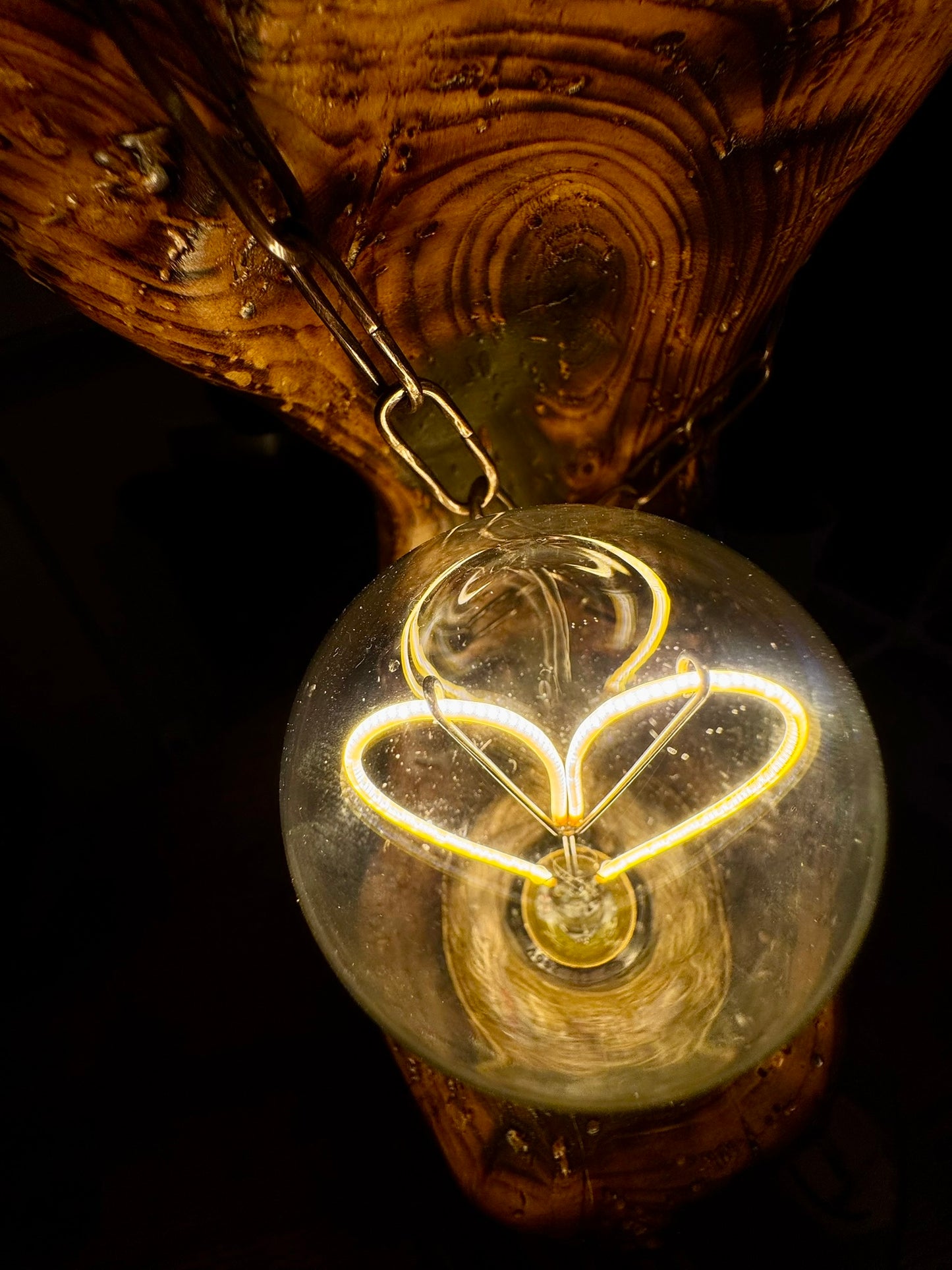 Heart of Nature – Romantic Wooden Lamp with Heart Bulb