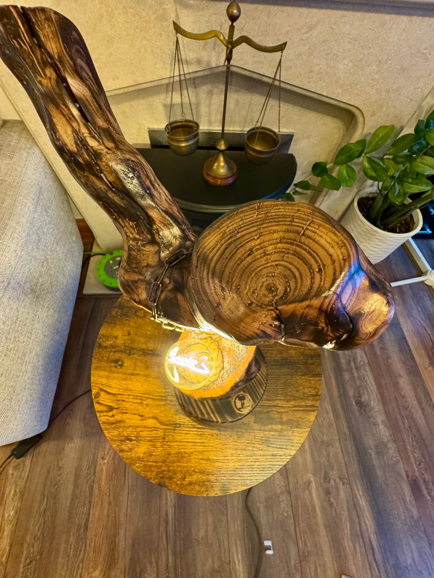 Heart of Nature – Romantic Wooden Lamp with Heart Bulb