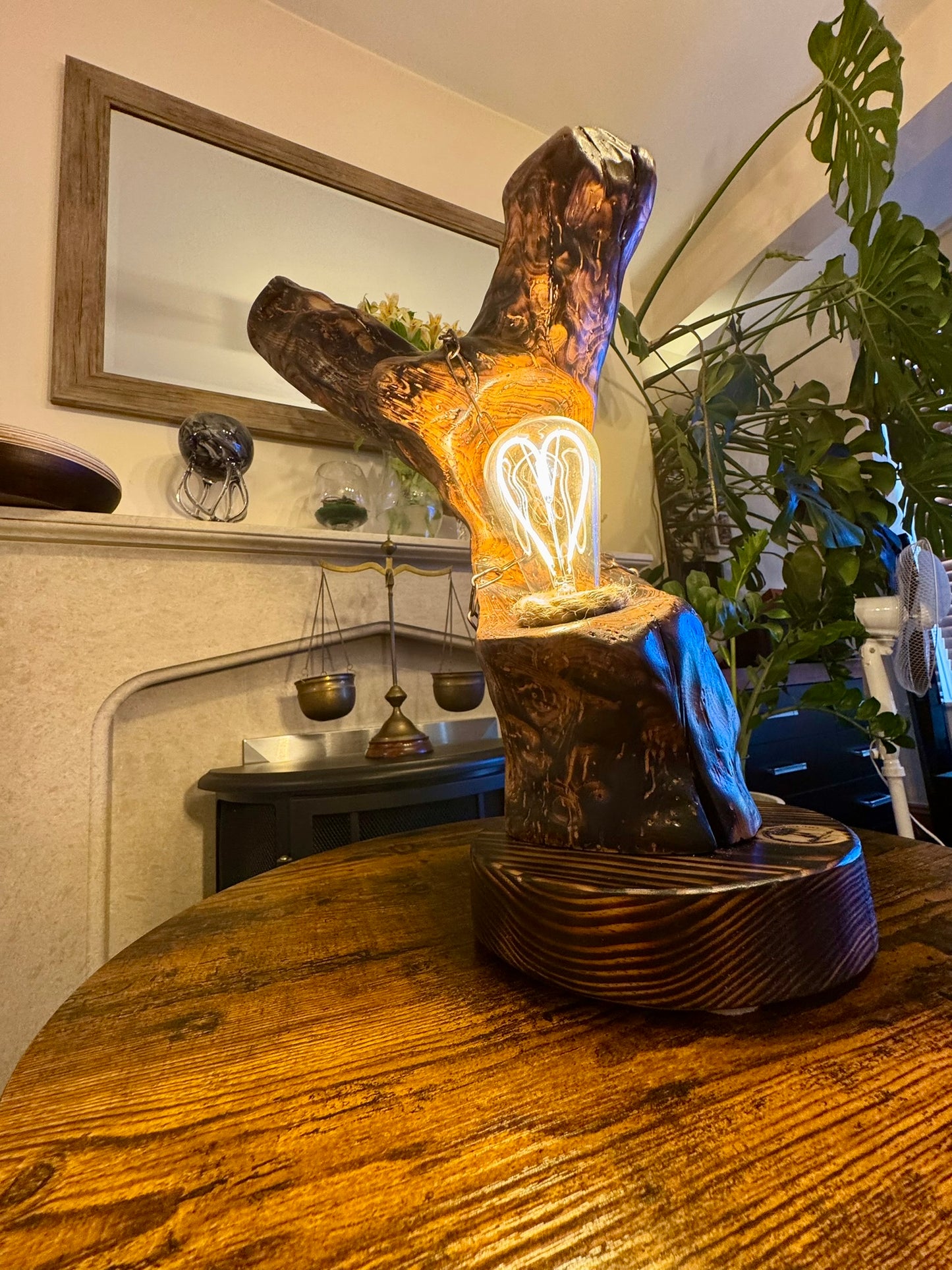 Heart of Nature – Romantic Wooden Lamp with Heart Bulb
