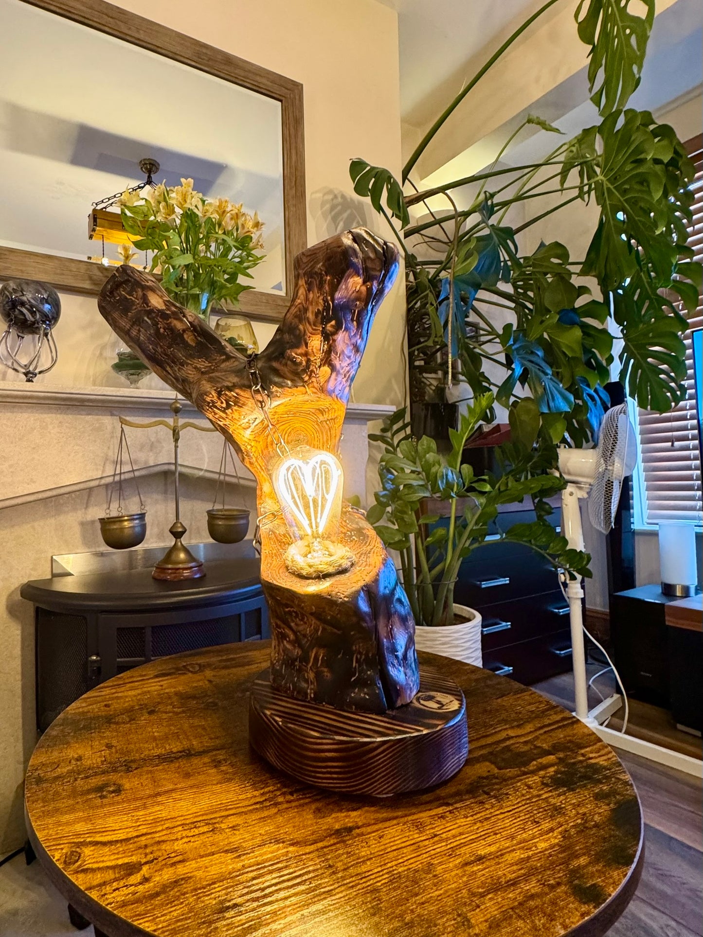 Heart of Nature – Romantic Wooden Lamp with Heart Bulb