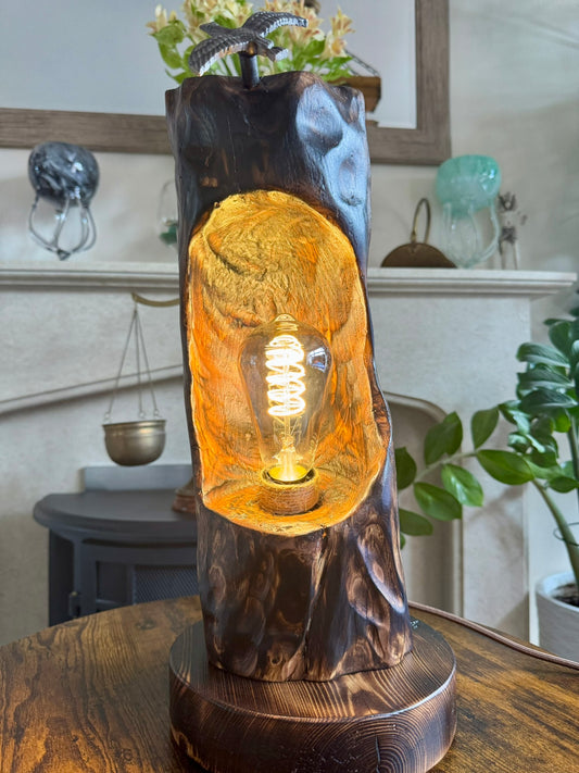 Handcrafted wooden lamp with rustic design – LuxeWood Light
