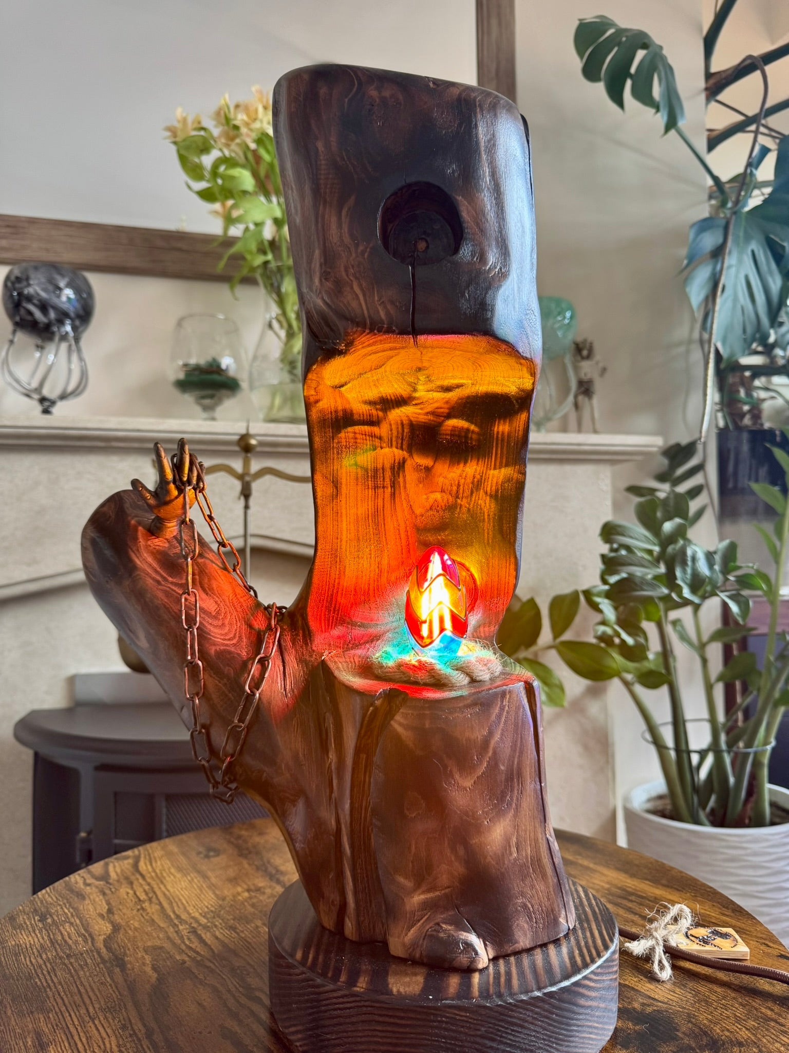 Handcrafted wooden lamp with rustic design – LuxeWood Light