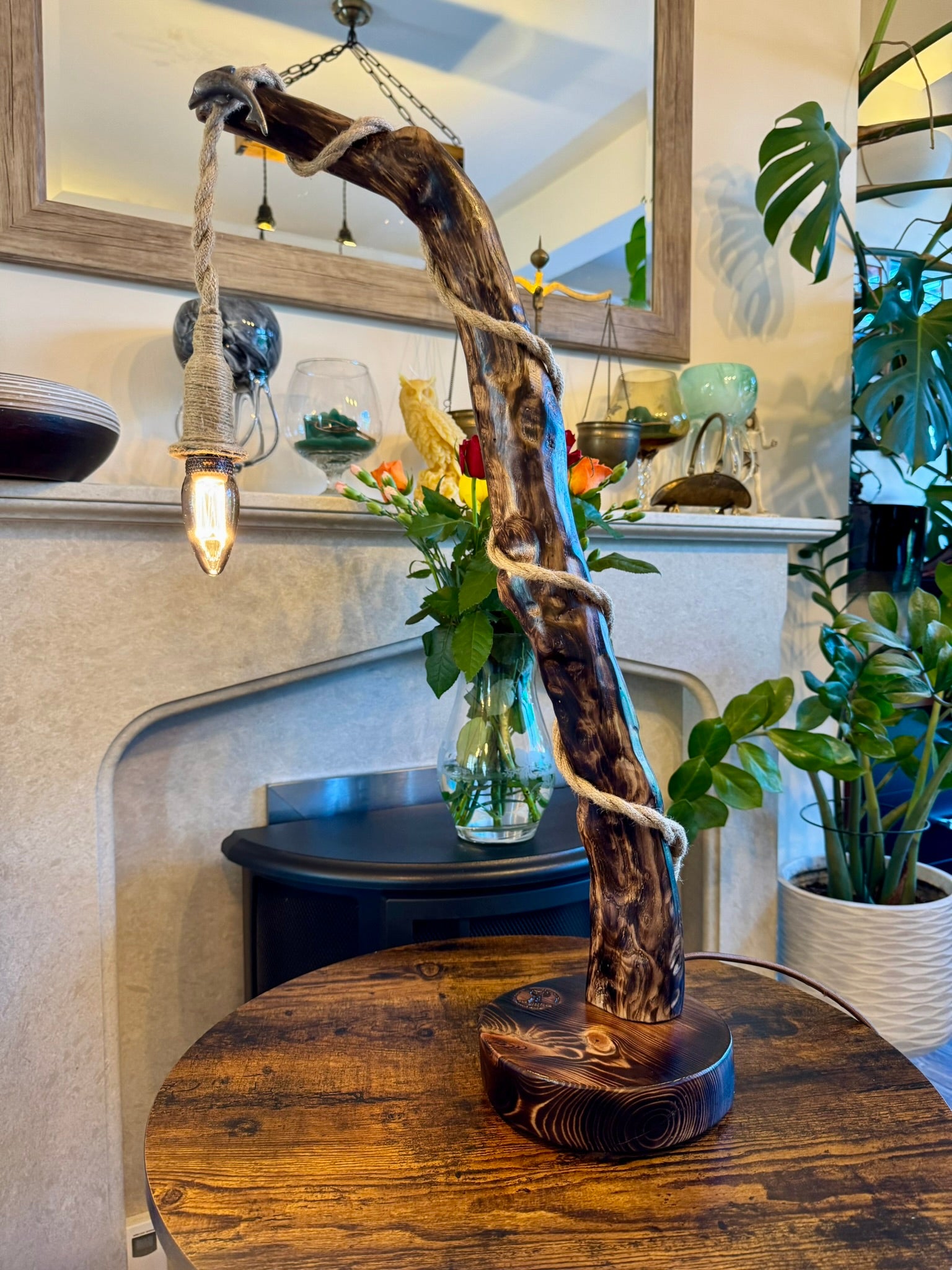 Handcrafted wooden lamp with rustic design – LuxeWood Light