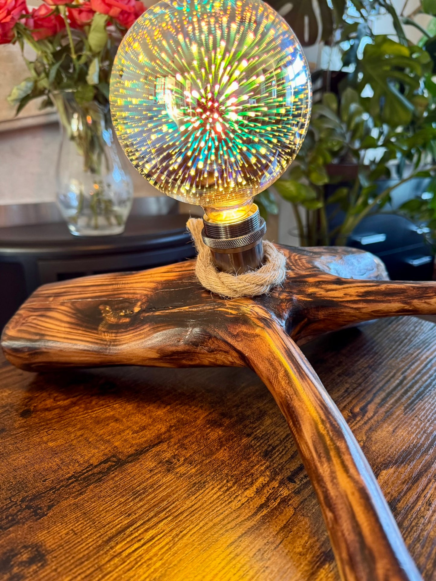 Handcrafted wooden lamp with rustic design – LuxeWood Light