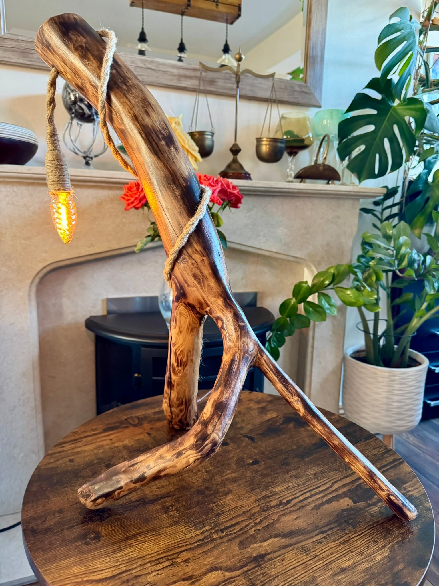 Handcrafted wooden lamp with rustic design – LuxeWood Light