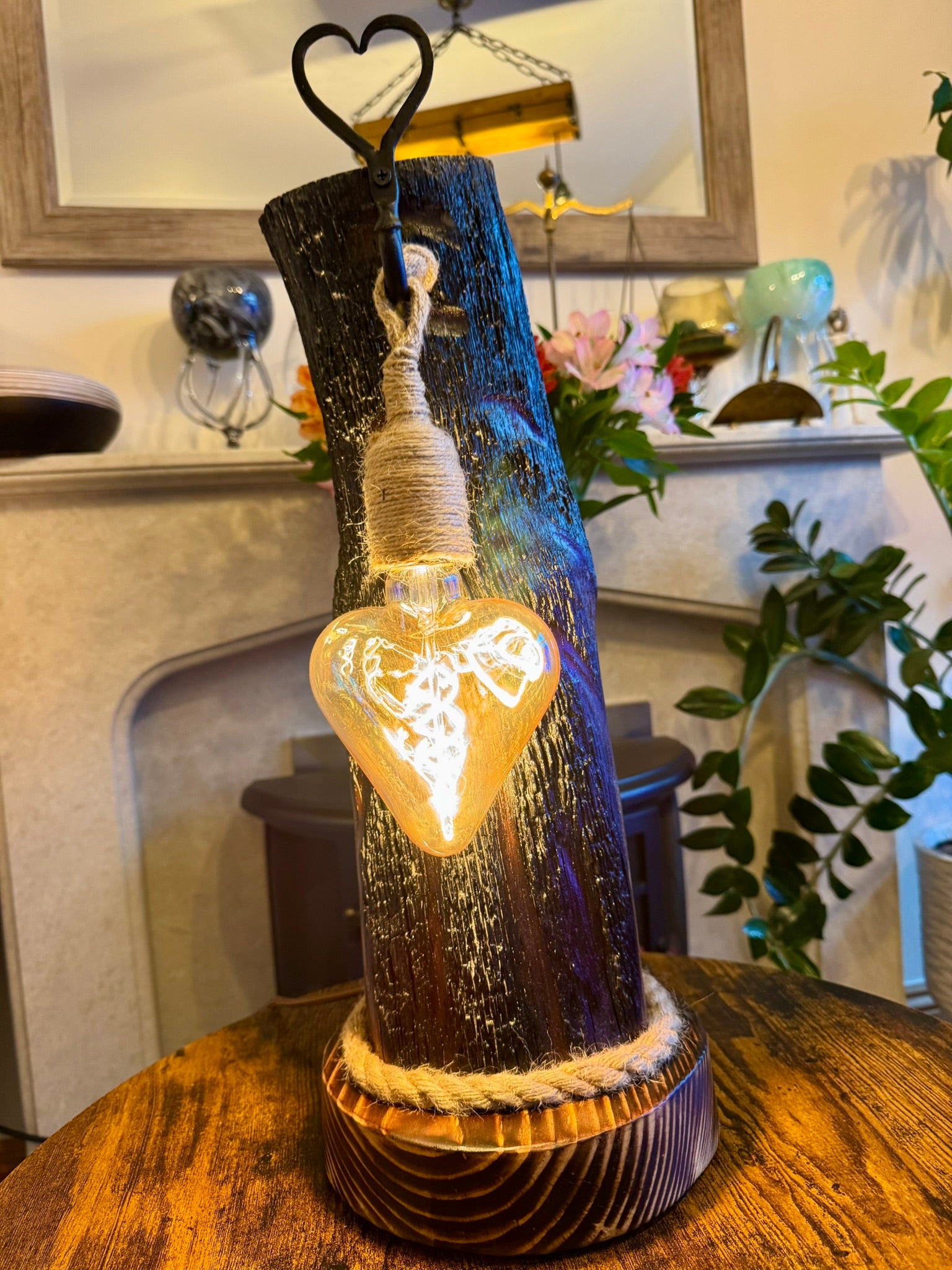 Handcrafted wooden lamp with rustic design – LuxeWood Light