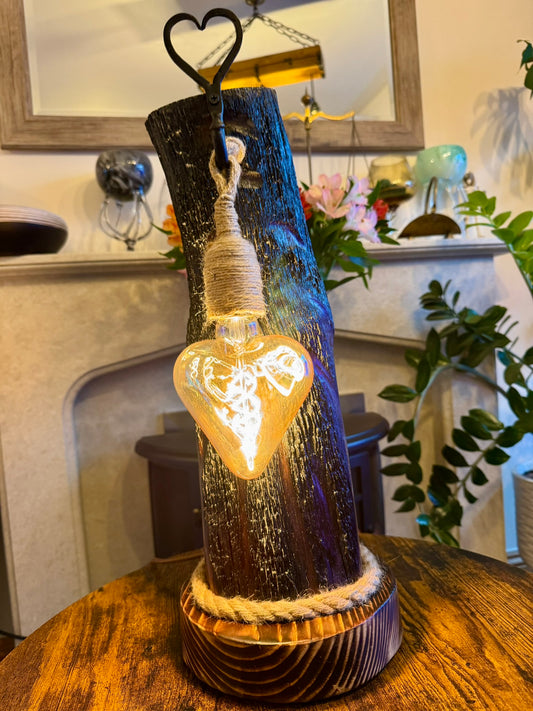 Handcrafted wooden lamp with rustic design – LuxeWood Light