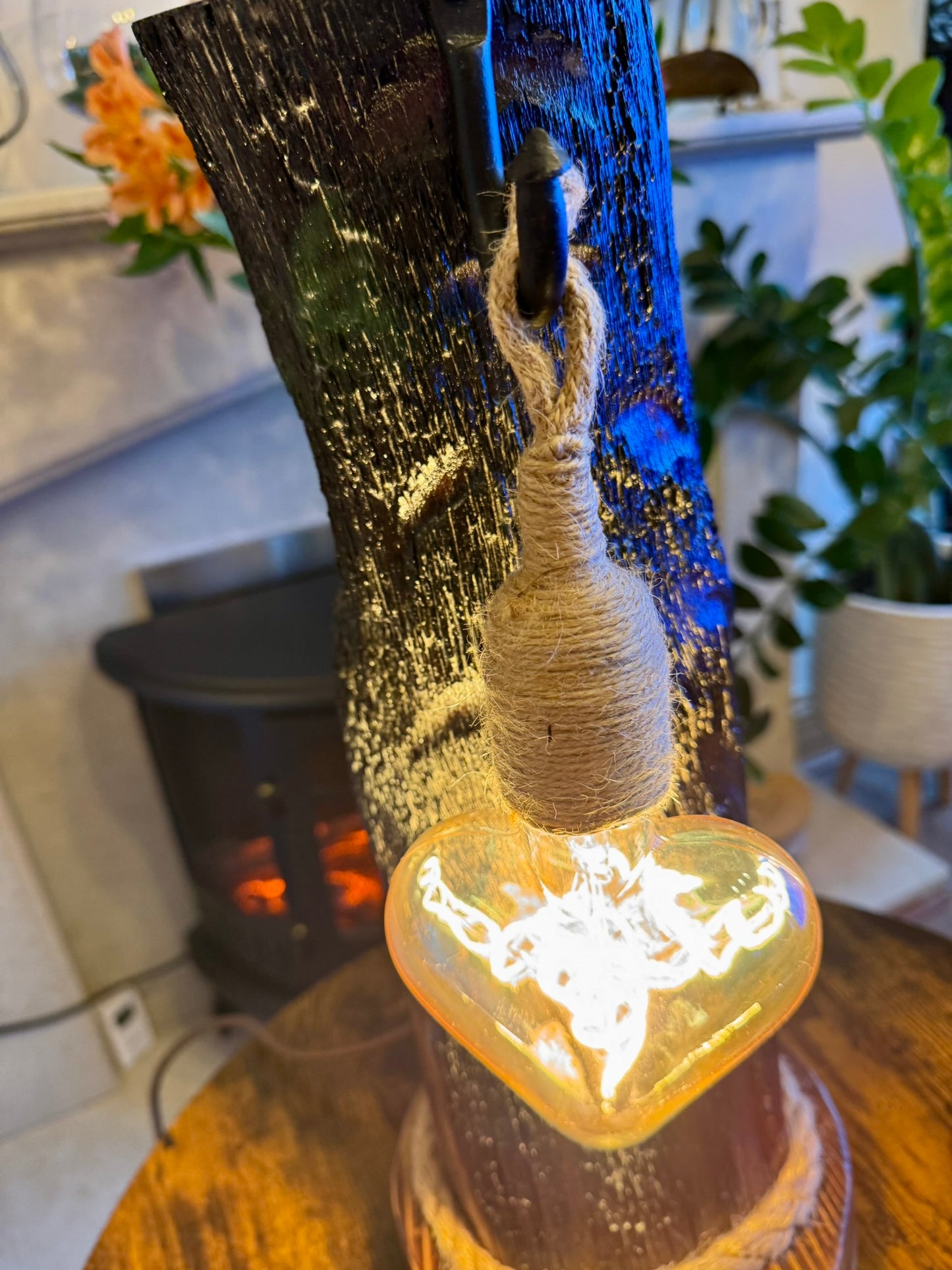 Driftwood Statement Lamp – Nature’s Glow 🌊💡