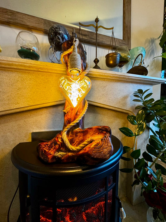 ✨ Rustic heart-shaped bulb, perfect for cozy Christmas evenings.