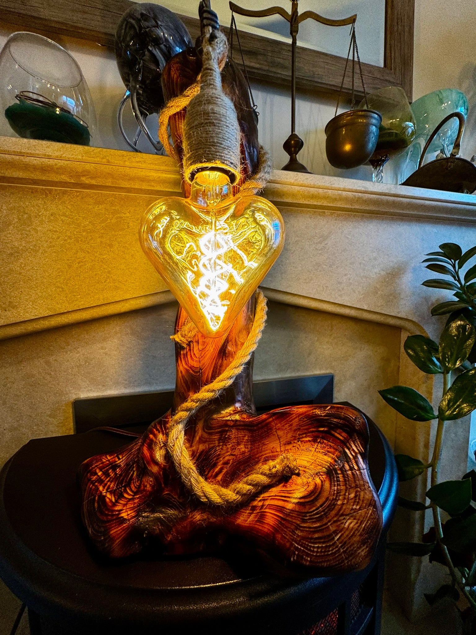 Handcrafted wooden lamp with rustic design – LuxeWood Light