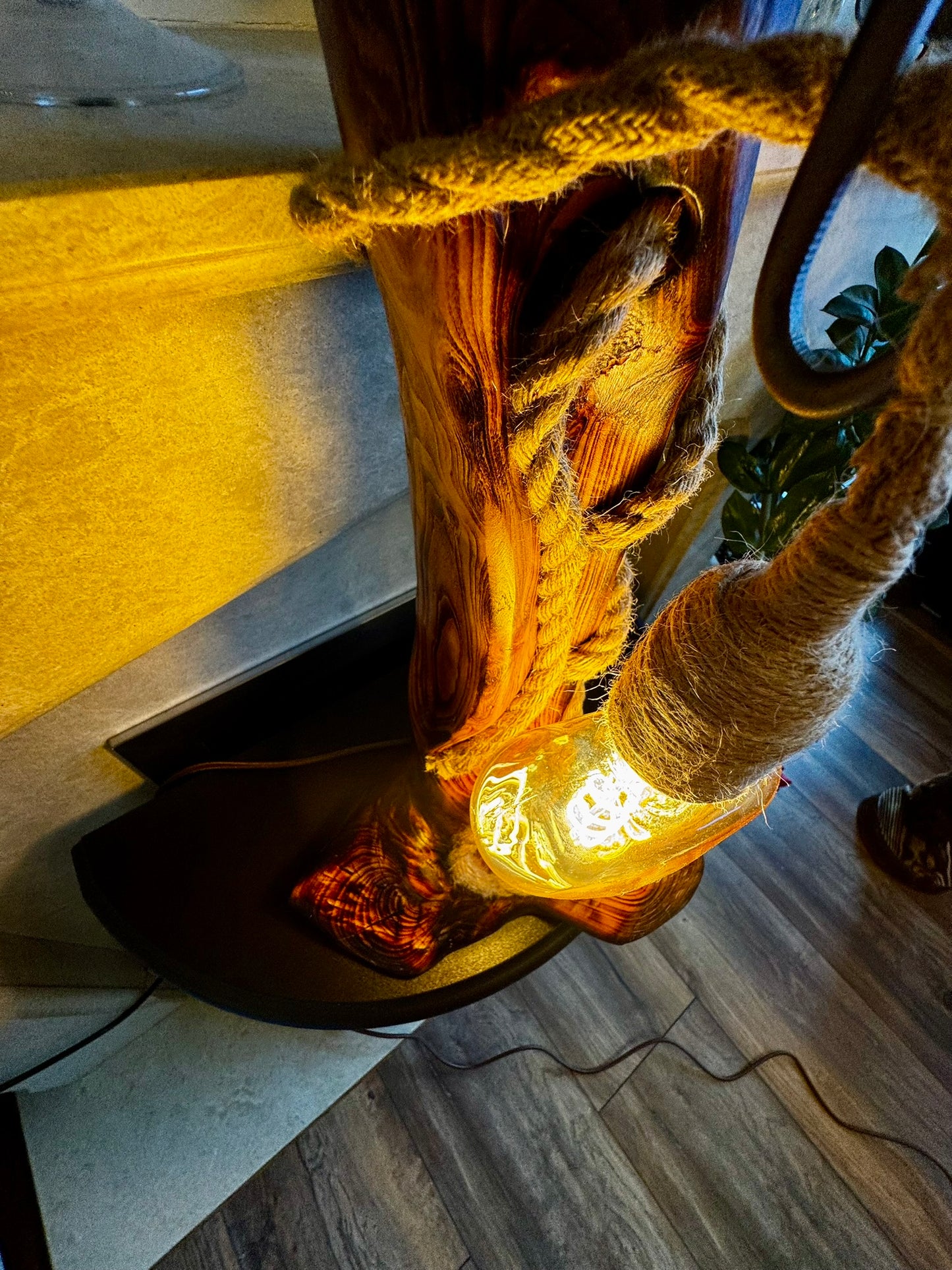 ✨ Rustic heart-shaped bulb, perfect for cozy Christmas evenings.