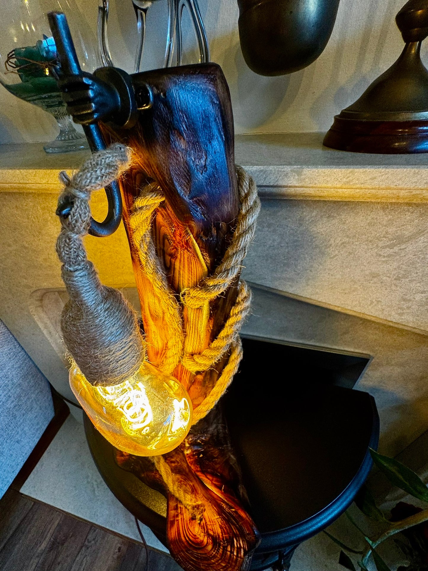 ✨ Rustic heart-shaped bulb, perfect for cozy Christmas evenings.