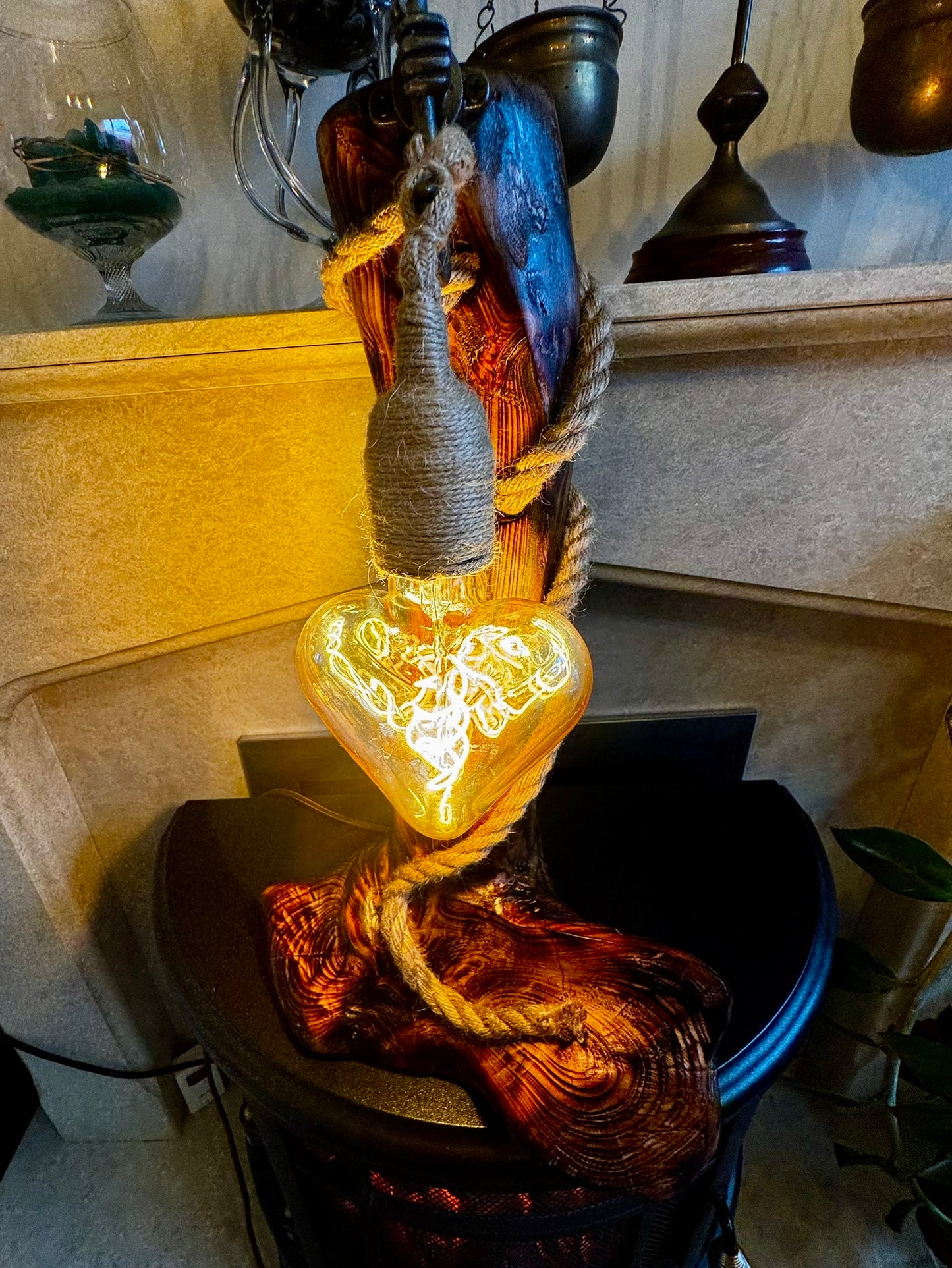 ✨ Rustic heart-shaped bulb, perfect for cozy Christmas evenings.