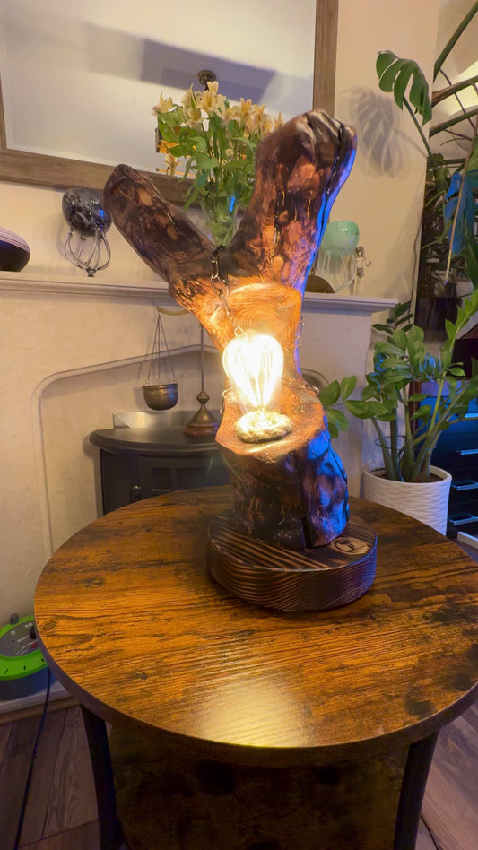 Heart of Nature – Romantic Wooden Lamp with Heart Bulb